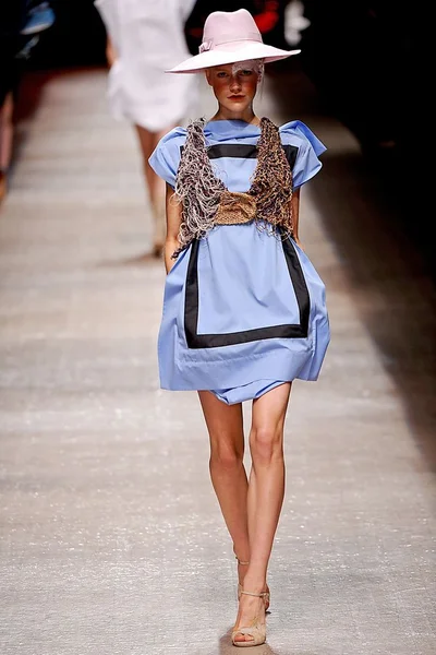 Look 10
